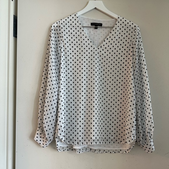 Banana Republic Polka Dot V Neck Blouse - Picture 3 of 5